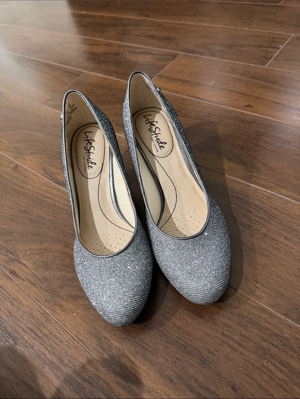 Life Stride Women's Silver Glitter Round-Toe Heels size 6 shoes @@@
